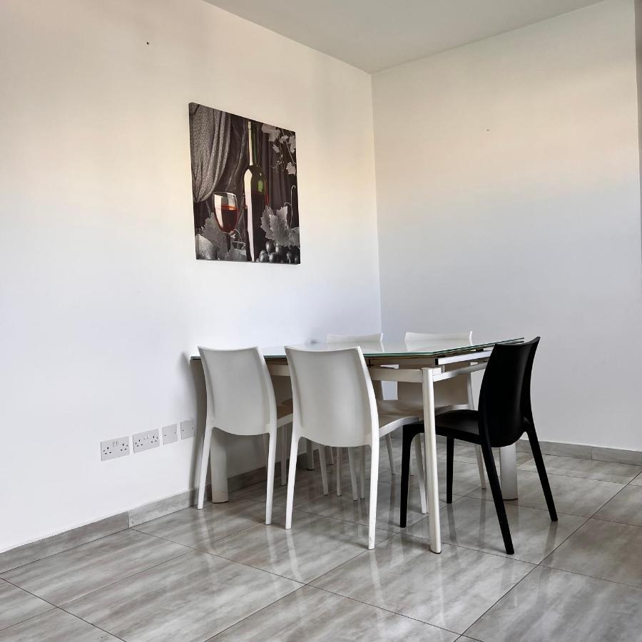 F3 Room 2, Private Room Two Single Beds Shared Bathroom Msida Luaran gambar